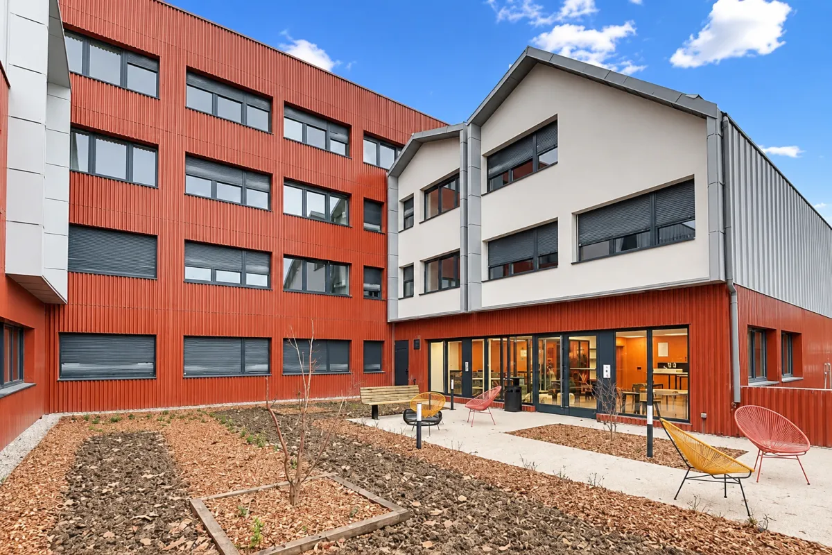 Investissement immobilier ancien rénové : Programme All Suites Study Bezons situé à BEZONS (95870), éligible au dispositif LMNP résidence services.