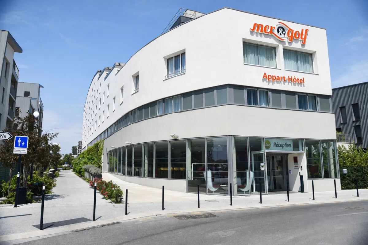 Investissement immobilier ancien rénové : Programme CITY BORDEAUX BASSINS A FLOT situé à BORDEAUX (33300), éligible au dispositif LMNP résidence services.
