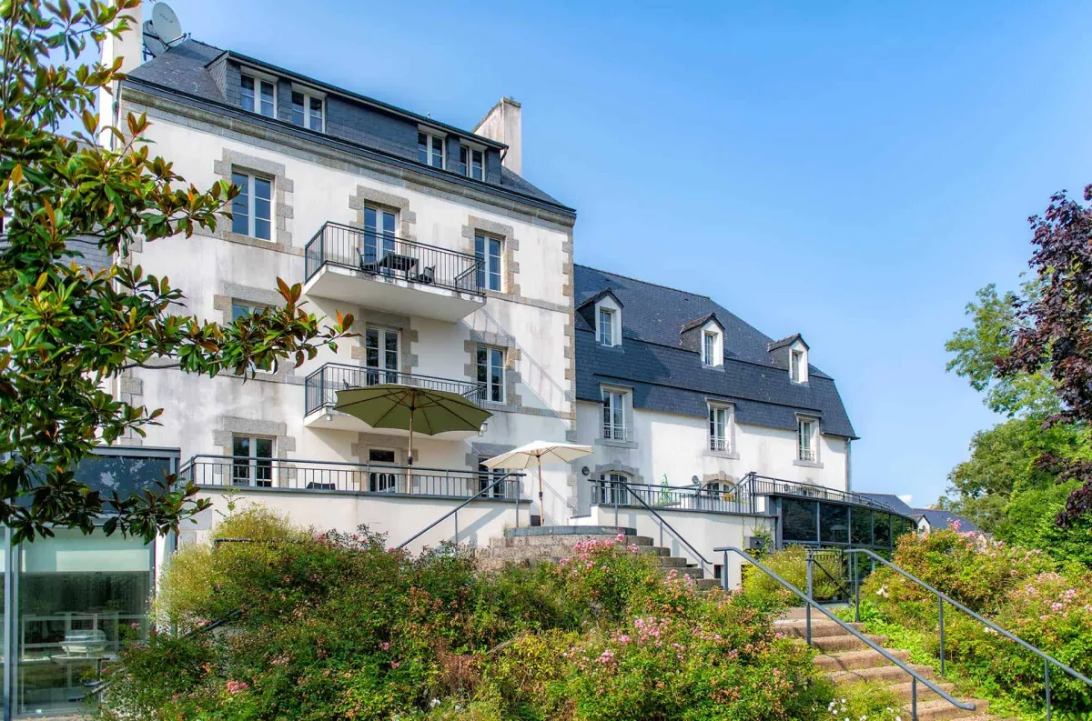 Investissement immobilier ancien rénové : Programme Domaine de Pont Aven situé à PONT AVEN (29930), éligible au dispositif LMNP résidence services.