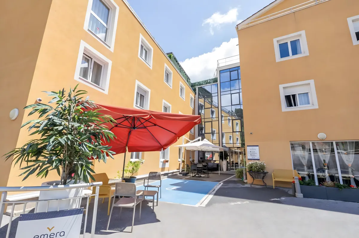 Investissement immobilier ancien rénové : Programme L'Eau Vive situé à DRAP (06340), éligible au dispositif LMNP résidence services.