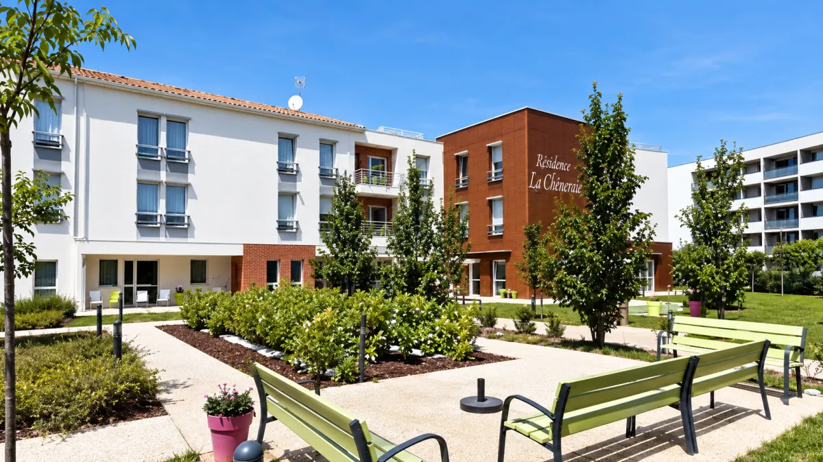 Investissement immobilier ancien rénové : Programme La Chêneraie situé à BORDEAUX (33200), éligible au dispositif LMNP résidence services.