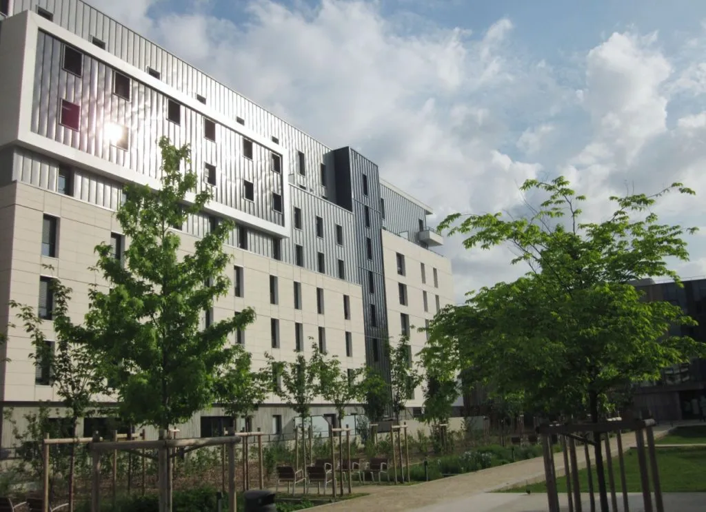 Investissement immobilier ancien rénové : Programme Le Collège situé à COLOMBES (92700), éligible au dispositif LMNP résidence services.