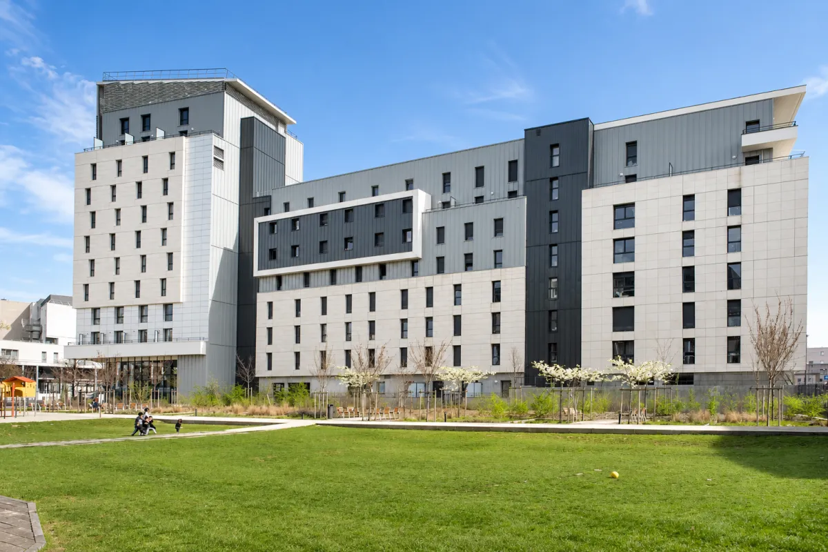 Investissement immobilier ancien rénové : Programme Le Collège 2 situé à COLOMBES (92700), éligible au dispositif LMNP résidence services.