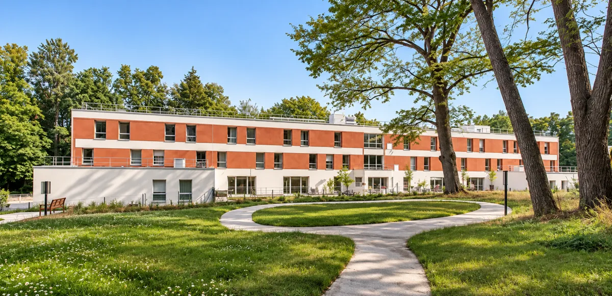 Investissement immobilier ancien rénové : Programme Le Mesnil situé à BOUFFEMONT (95570), éligible au dispositif LMNP résidence services.
