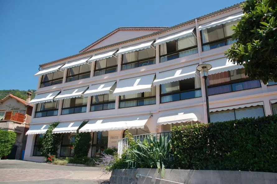 Investissement immobilier ancien rénové : Programme Le Pré du Lac  situé à CHATEAUNEUF GRASSE (06740), éligible au dispositif LMNP résidence services.