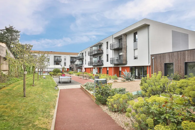 Investissement immobilier ancien rénové : Programme Les Alisiers situé à LES SABLES D'OLONNE (85180), éligible au dispositif LMNP résidence services.
