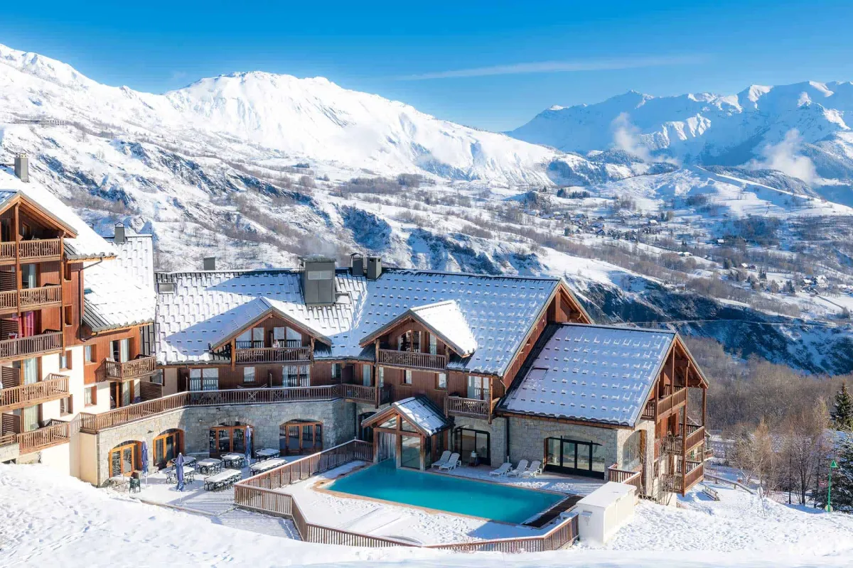 Investissement immobilier ancien rénové : Programme Les Alpages du Corbier situé à VILLAREMBERT (73300), éligible au dispositif LMNP résidence services.