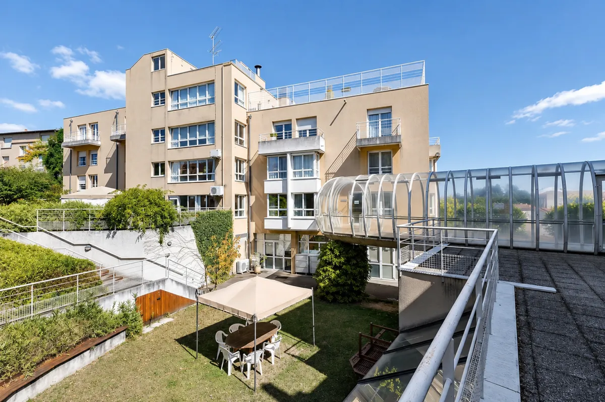 Investissement immobilier ancien rénové : Programme Les Candélies situé à CHATEL GUYON (63140), éligible au dispositif LMNP résidence services.