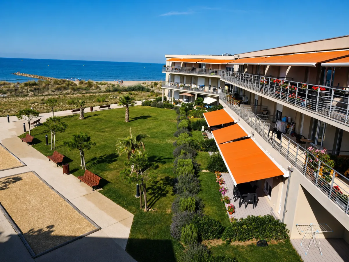Investissement immobilier ancien rénové : Programme Les Dunes du Ponant situé à  LE GRAU-DU-ROI (30240), éligible au dispositif LMNP résidence services.