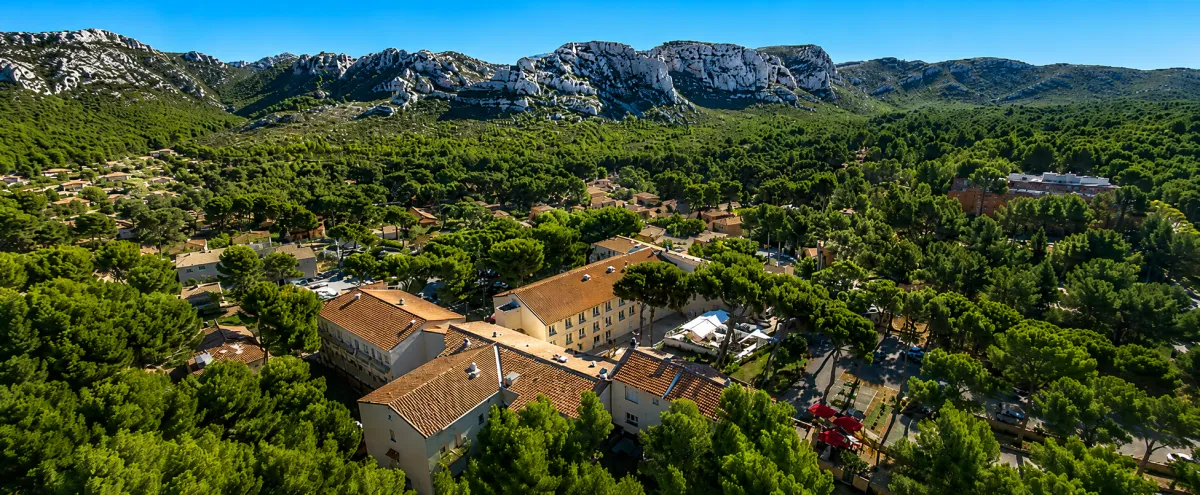 Investissement immobilier ancien rénové : Programme Les Jardins de Sormiou situé à MARSEILLE (13009), éligible au dispositif LMNP résidence services.