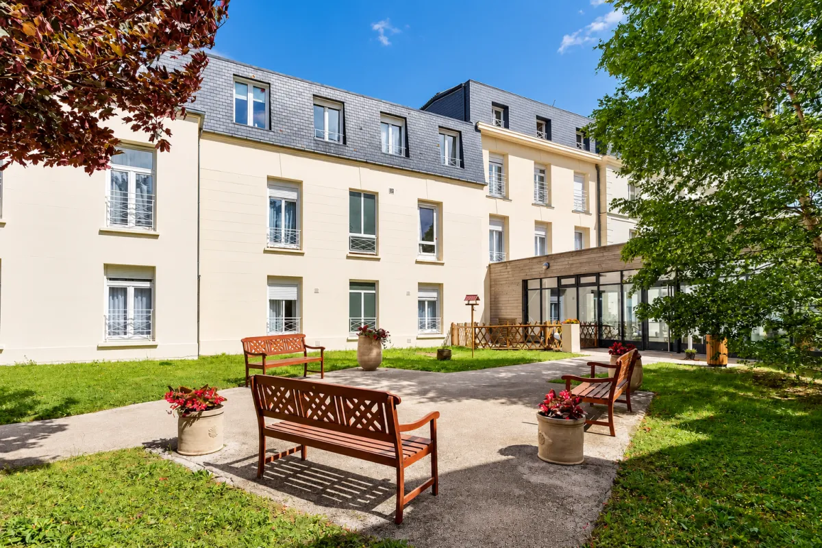 Investissement immobilier ancien rénové : Programme LES TILLEULS situé à CHATELLERAULT (86100), éligible au dispositif LMNP résidence services.