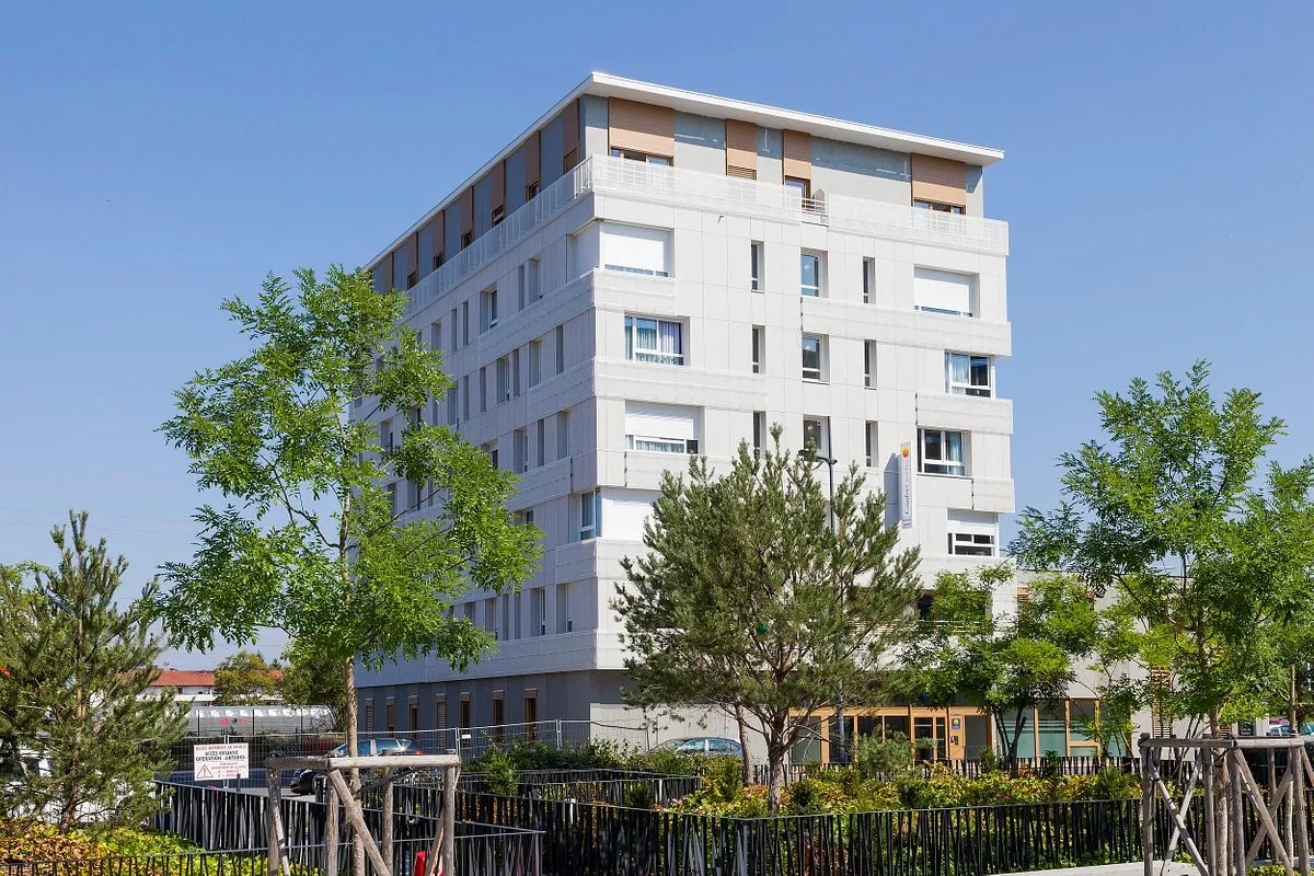 Investissement immobilier ancien rénové : Programme NEHÔ SUITES PORTE DE GENEVE situé à ANNEMASSE (74100), éligible au dispositif LMNP résidence services.
