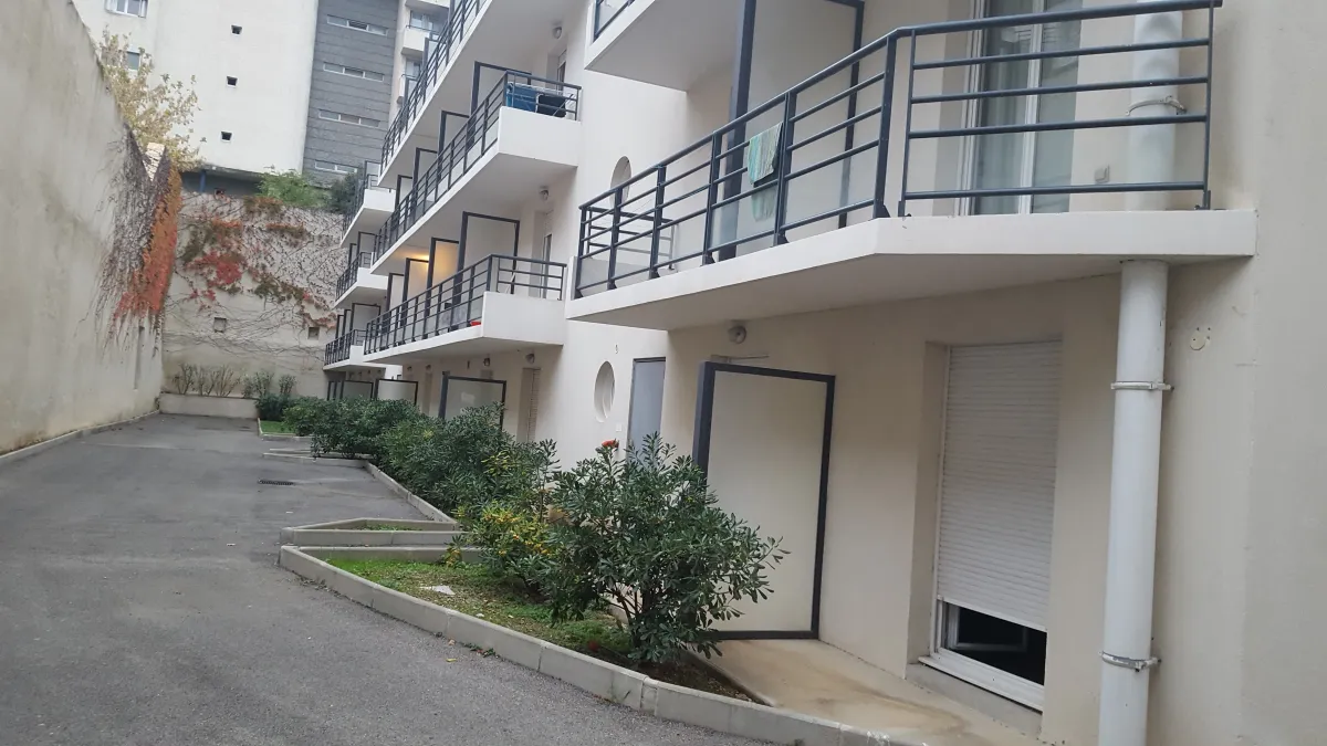 Investissement immobilier ancien rénové : Programme Provence situé à MARSEILLE (13003), éligible au dispositif LMNP résidence services.