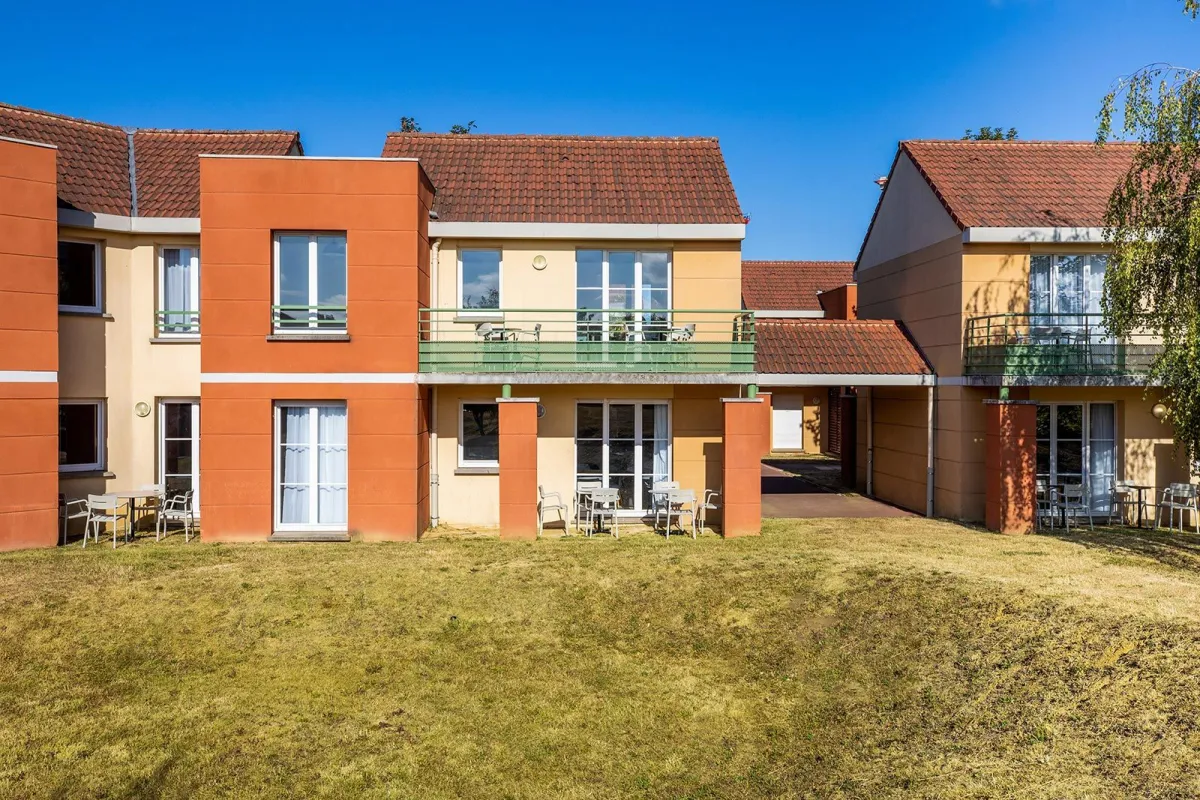 Investissement immobilier ancien rénové : Programme ST QUENTIN EN YVELINES situé à BOIS D'ARCY (78390), éligible au dispositif LMNP résidence services.