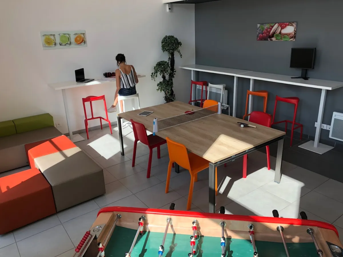 Investissement immobilier ancien rénové : Programme Studélites Marseille Castellane situé à MARSEILLE (13005), éligible au dispositif LMNP résidence services.