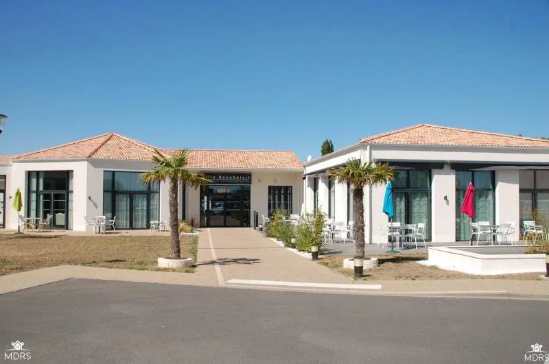 Investissement immobilier ancien rénové : Programme Villa Beausoleil (RM) situé à NOTRE DAME DE RIEZ (85270), éligible au dispositif LMNP résidence services.